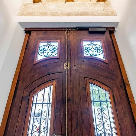 Classy With Unique Design Daire Valensiya