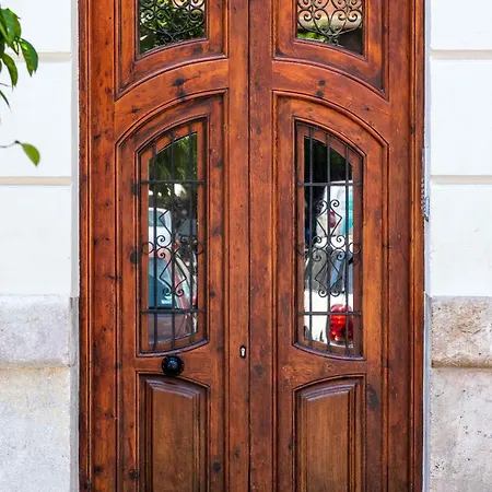 Classy With Unique Design Valensiya