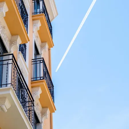 Classy With Unique Design Lägenhet *