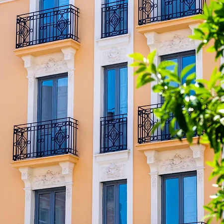 Classy With Unique Design Apartman